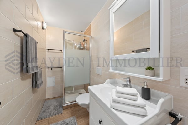 Splendide 1 pièces entièrement rénové ! 9