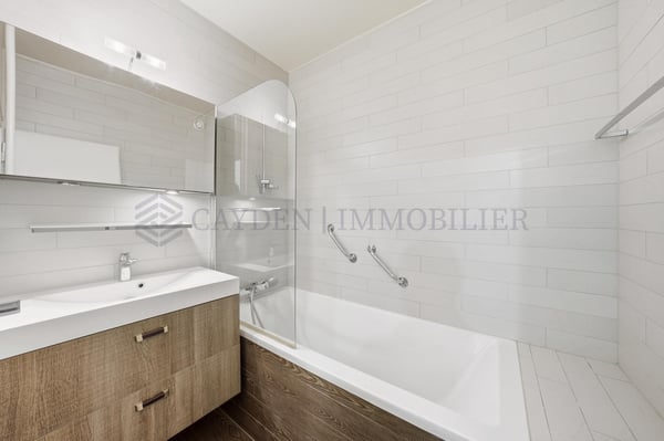 Exclusivité !! Agréable 1 pièces traversant 5