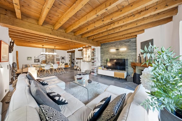 Proche de Bernex - Maison du XVIIIème siècle, superbement rénovée 1