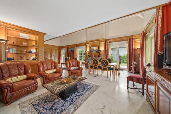 Magnifique villa de 4 chambres avec piscine et vue lac 4