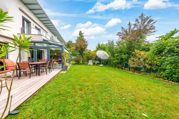 Charmante villa jumelée Minergie avec superbe jardin arboré ! 9