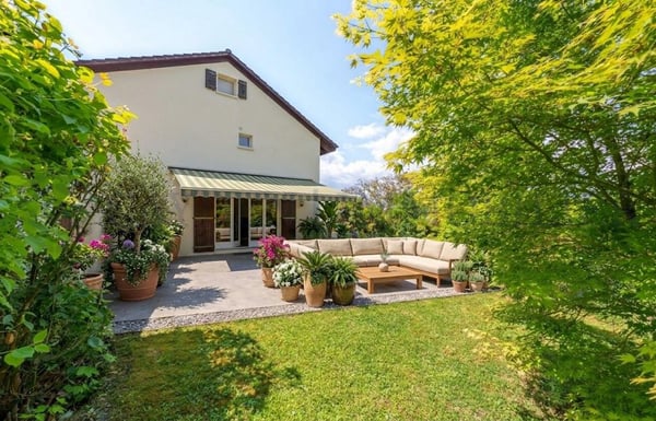 Grande villa 7 pièces avec joli jardin ensoleillé 1