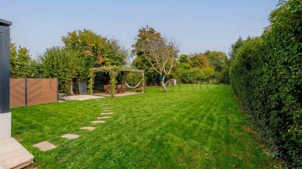 Maison rénovée avec jardin et appartement indépendant 9