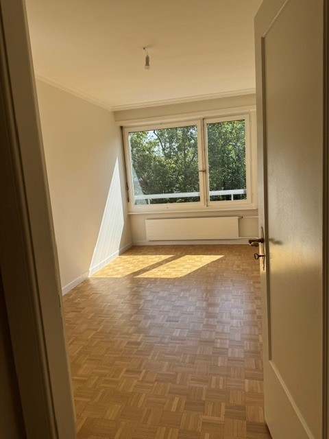 Spacieux appartement de 2 pièces avec balcon au 7ème étage – Route de Florissant, Genève 11