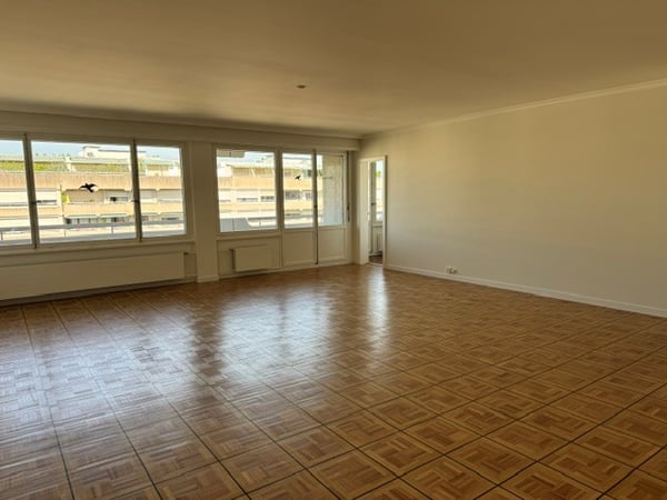 Spacieux appartement de 2 pièces avec balcon au 7ème étage – Route de Florissant, Genève 2