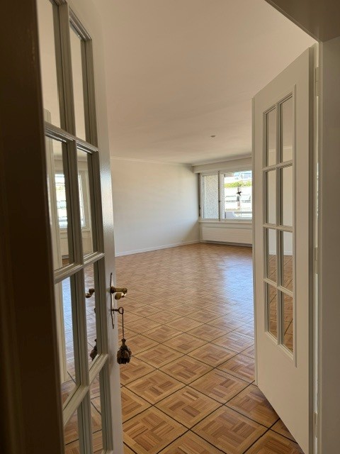 Spacieux appartement de 2 pièces avec balcon au 7ème étage – Route de Florissant, Genève 7