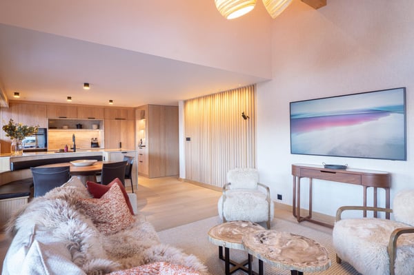 LOCATION SAISONNIÈRE : Appartement duplex de 4 chambres et 3 salles de bains, situé dans le centre de Verbier, avec un grand balcon panoramique offrant une vue imprenable sur les montagnes. 7