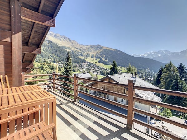 Charmant appartement de 3 chambres situé sur les hauteurs de Verbier, avec une vue imprenable depuis le balcon. 11