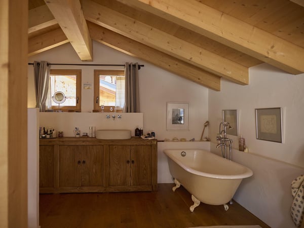 LOCATION SAISON D'HIVER - CHARMANT CHALET DE 3 CHAMBRES AVEC GRAND JARDIN OUVERT À SARREYER - STYLE ALPIN - VUE IMPRENABLE SUR LES MONTAGNES 6