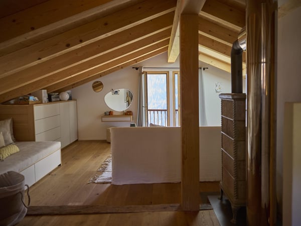 LOCATION SAISON D'HIVER - CHARMANT CHALET DE 3 CHAMBRES AVEC GRAND JARDIN OUVERT À SARREYER - STYLE ALPIN - VUE IMPRENABLE SUR LES MONTAGNES 4