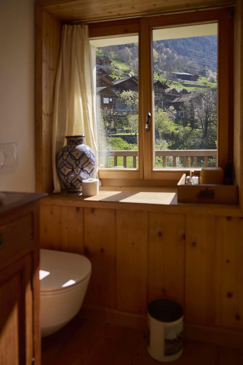 LOCATION SAISON D'HIVER - CHARMANT CHALET DE 3 CHAMBRES AVEC GRAND JARDIN OUVERT À SARREYER - STYLE ALPIN - VUE IMPRENABLE SUR LES MONTAGNES 9
