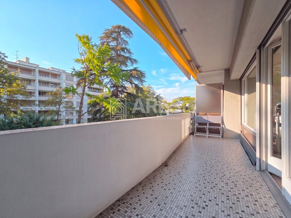 Studio moderne avec piscine intérieure à Florissant 5