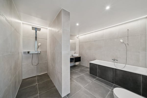 Appartement de 198 m2 avec balcon et deux places de parc extérieures 11