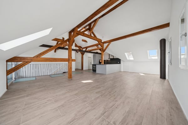 Appartement de 198 m2 avec balcon et deux places de parc extérieures 5