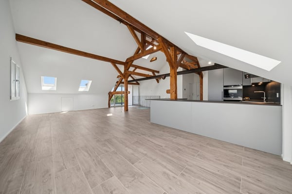 Appartement de 198 m2 avec balcon et deux places de parc extérieures 7