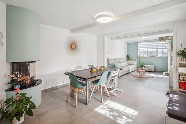 Maison individuelle entièrement rénovée de 5.5 pièces avec piscine et jardin 5