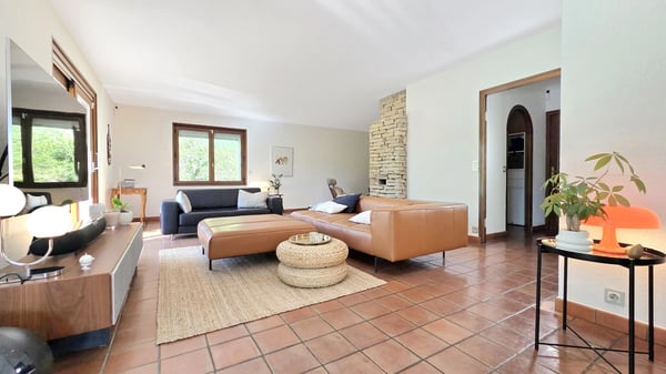 Maison T6 exposée plein sud sur près de 8 000 m² à Monnetier-Mornex 1