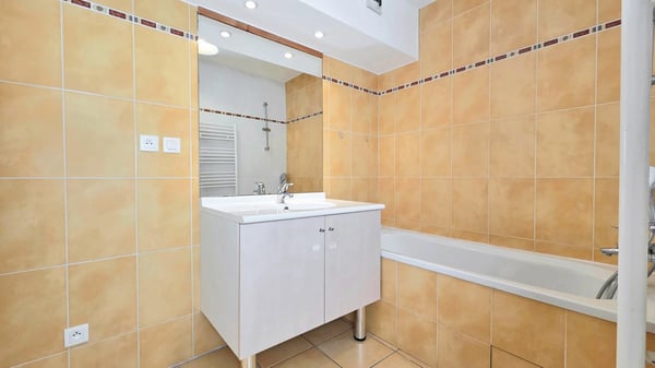 Beaumont Le Châble : Lumineux T3 avec garage et cave 10