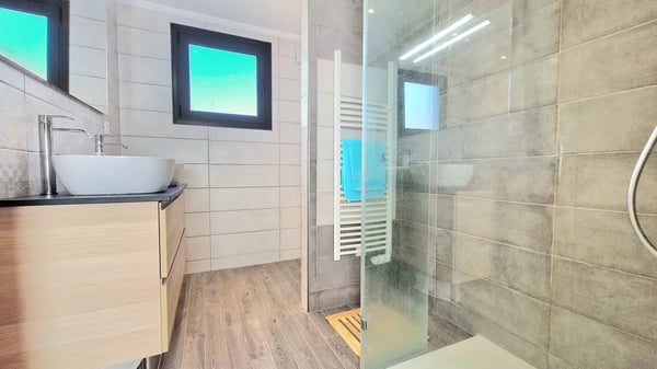 Mijoux : Chalet contemporain T9 12