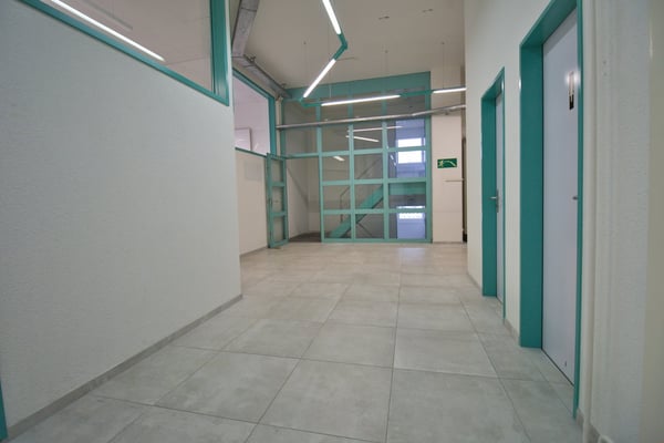 Helle, vollausgebaute Büro- und Gewerberäume zum Top-Preis! 2