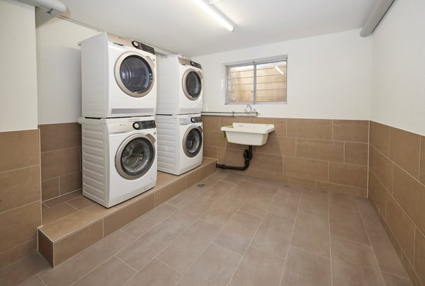 Renovierte 3-Zimmerwohnnung mit Büro - grosser Balkon 9