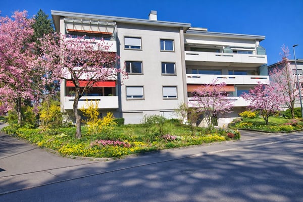 absolut ruhige, sonnige, zentrale Lage – stilvoll renoviert – steuergünstige Gemeinde 16