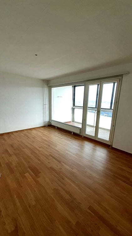 Grosse Wohnfläche mit schöner Weitsicht! 11