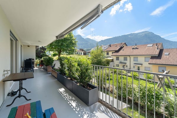 Grosse Wohnung an zentraler Lage mit Bergsicht 5