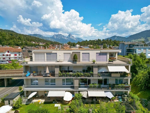 Grosse Wohnung an zentraler Lage mit Bergsicht 6