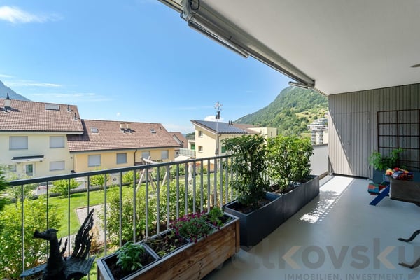 Grosse Wohnung an zentraler Lage mit Bergsicht 7