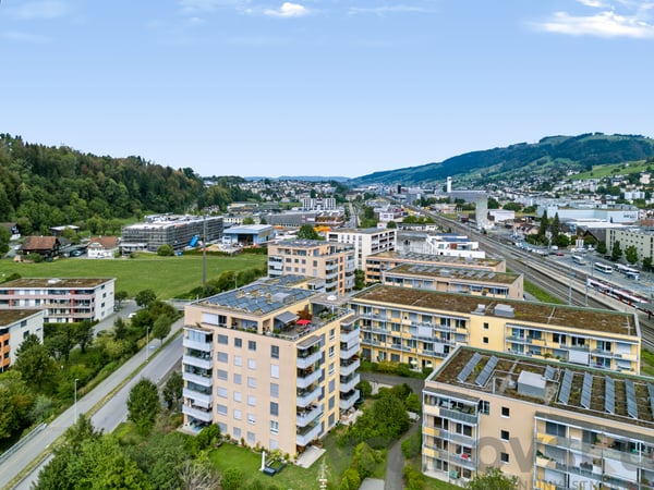 RESERVIERT - 3.5 Zimmer Wohnung direkt beim Bahnhof Ebikon 2