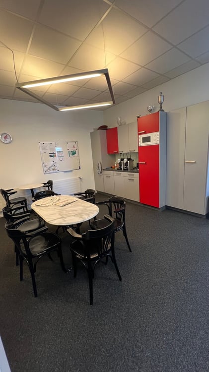 Top ausgebaute Gewerbefläche an bester Lage 2