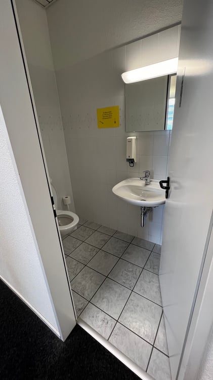 Top ausgebaute Gewerbefläche an bester Lage 8