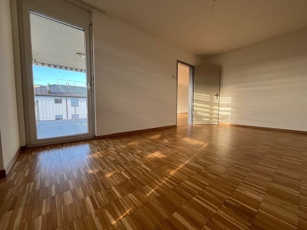 Schöne 5-Zimmerwohnung direkt am Bahnhof 6