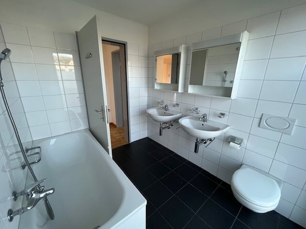 Schöne 5-Zimmerwohnung direkt am Bahnhof 3