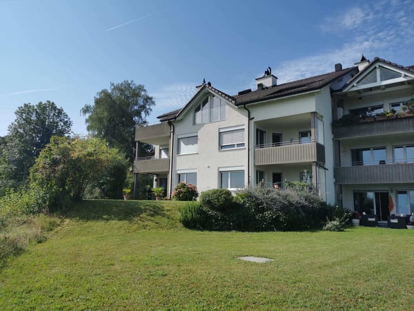 3.5-Zimmerwohnung mit neuer Küche und Seesicht