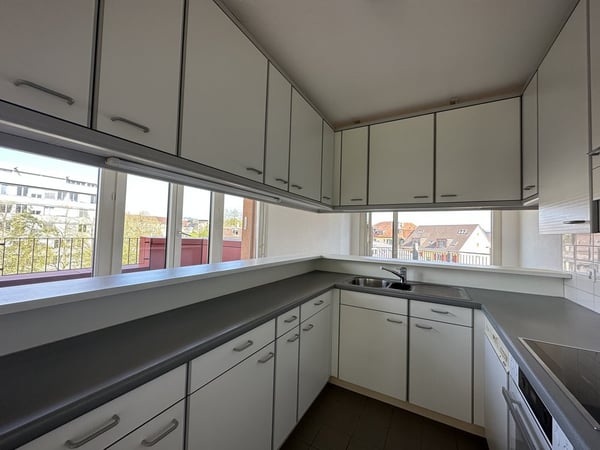Charmante 3.5 Zimmerwohnung am Eigerplatz 3