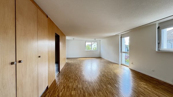 Grosszügige 2.5 Zimmer Wohnung an Top-Lage im 3. Stock rechts 4