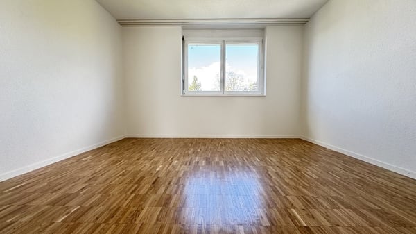 Grosszügige 2.5 Zimmer Wohnung an Top-Lage im 3. Stock rechts 8