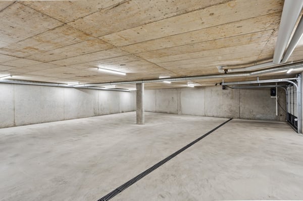 Töff-PP in neuer, moderne Tiefgarage 3