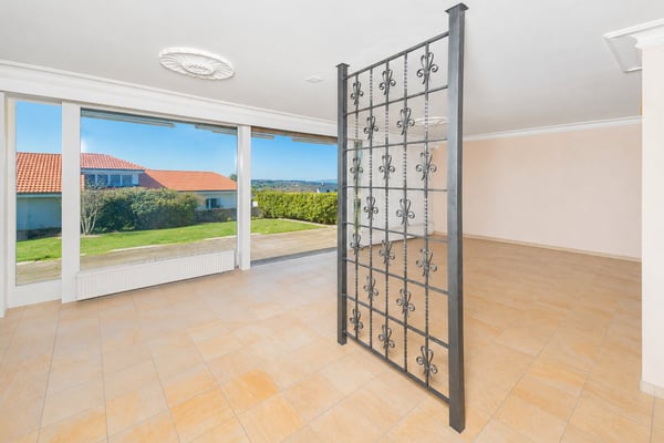 Haus mit Pool und Weitsicht an bester Lage 2