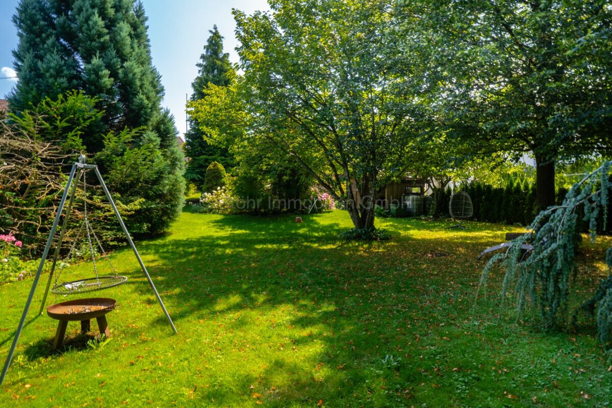 Casa bifamiliare con terreno edificabile - Un'opportunità unica