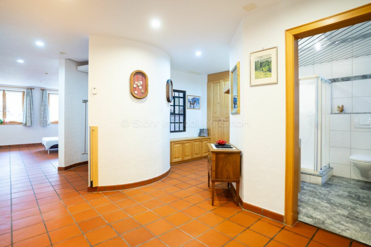 Casa bifamiliare con terreno edificabile - Un'opportunità unica