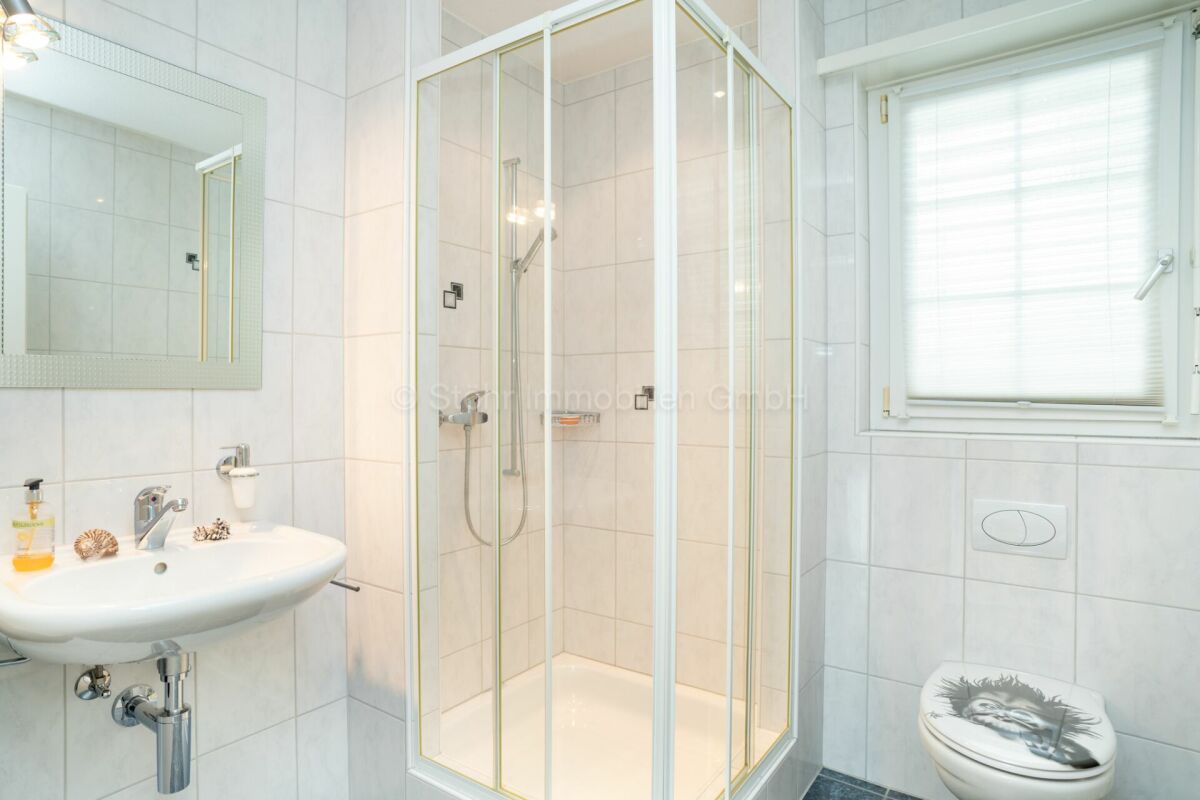 Exklusives 5.5 Zimmer EFH mit Pool - Freistehend und komfortabel