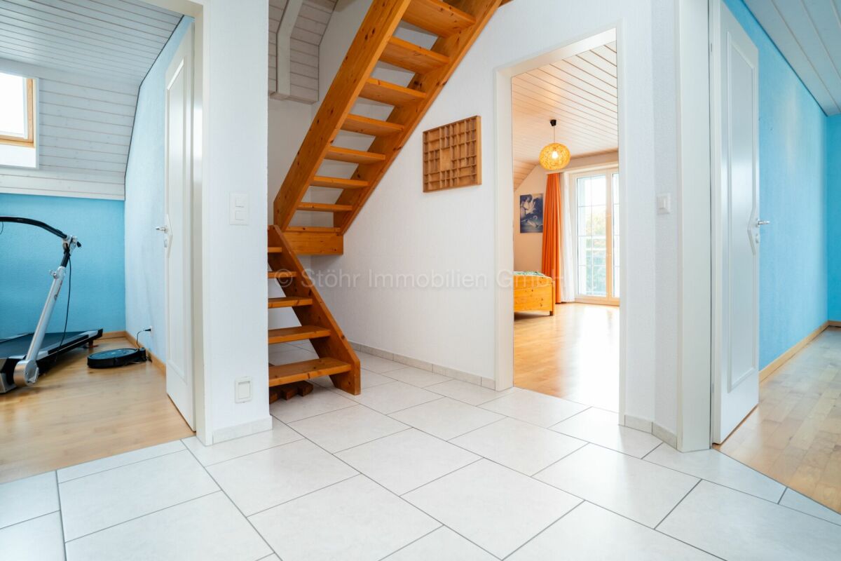 Exklusives 5.5 Zimmer EFH mit Pool - Freistehend und komfortabel