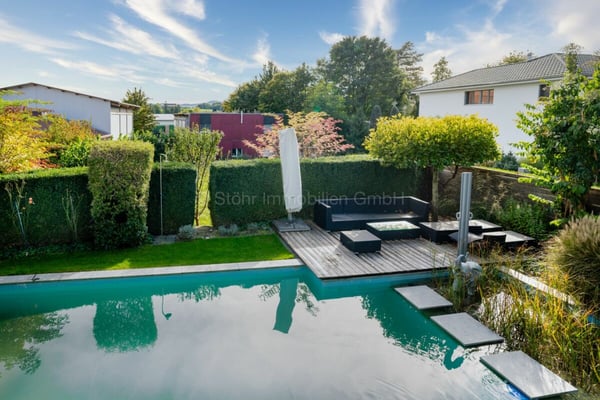 Exklusives 1.5 Zimmer EFH mit Pool - Freistehend und komfortabel 16