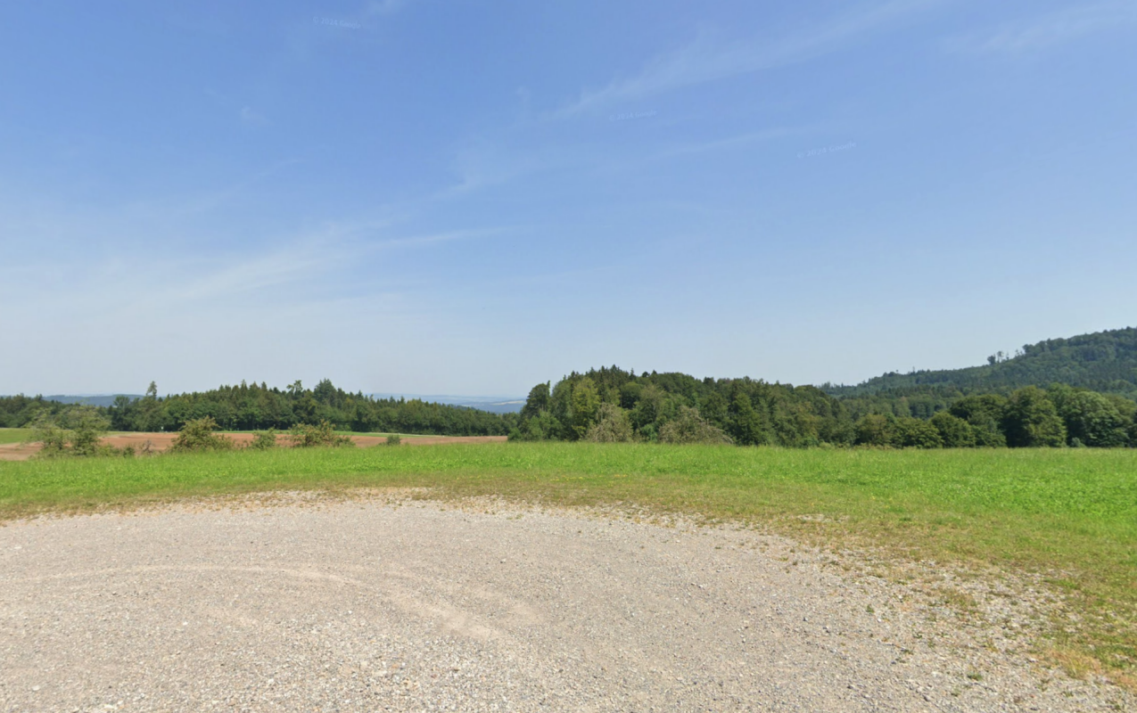 1'423 m² di terreno edificabile con vista lontana inedificabile