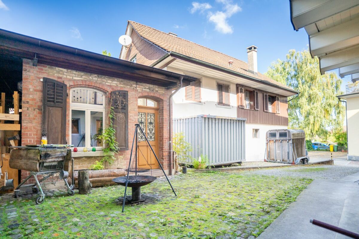 Totalsaniertes 6.5-Zimmer Mittelhaus mit historischem Charakter in Oberwinterthur