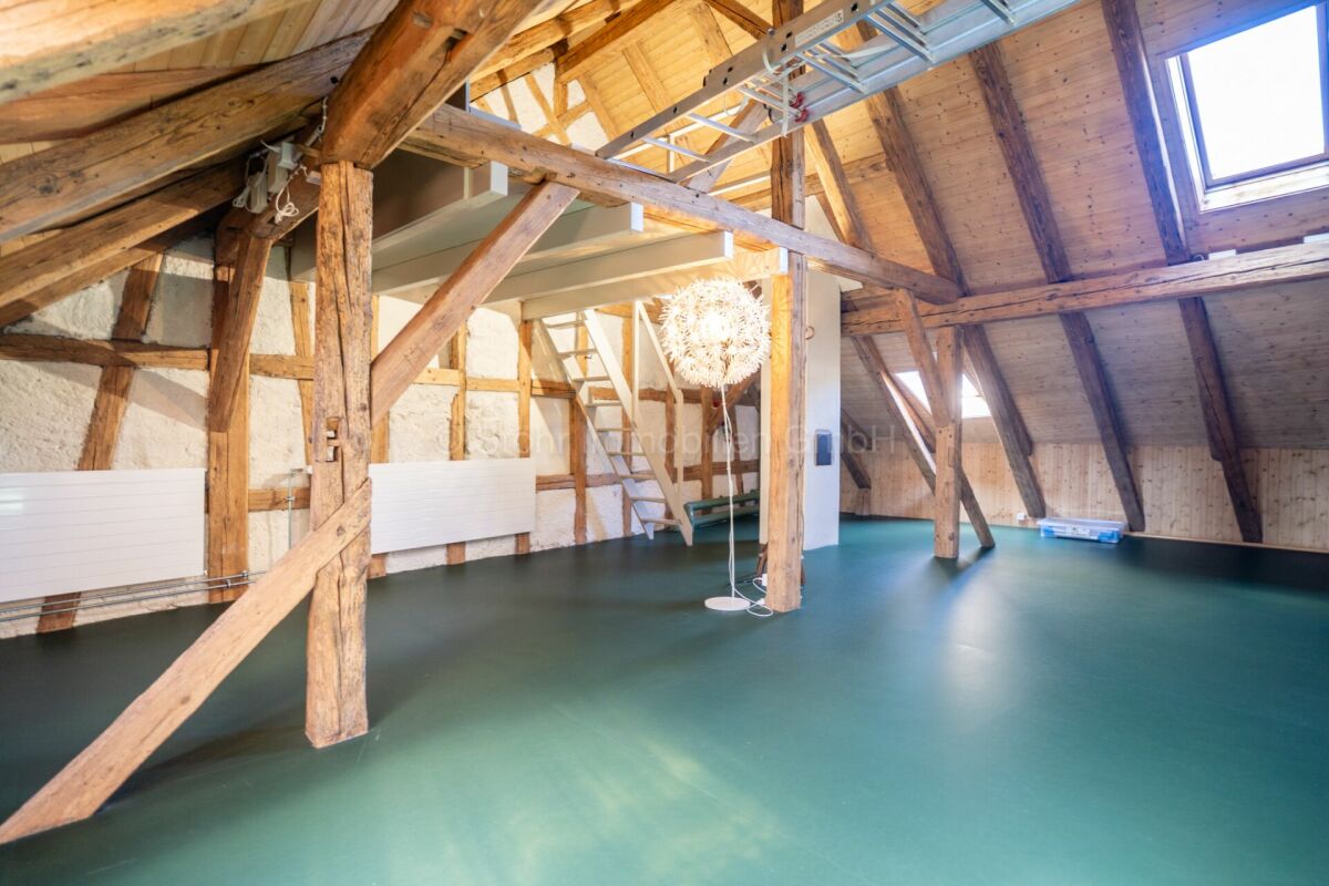 Totalsaniertes 6.5-Zimmer Mittelhaus mit historischem Charakter in Oberwinterthur