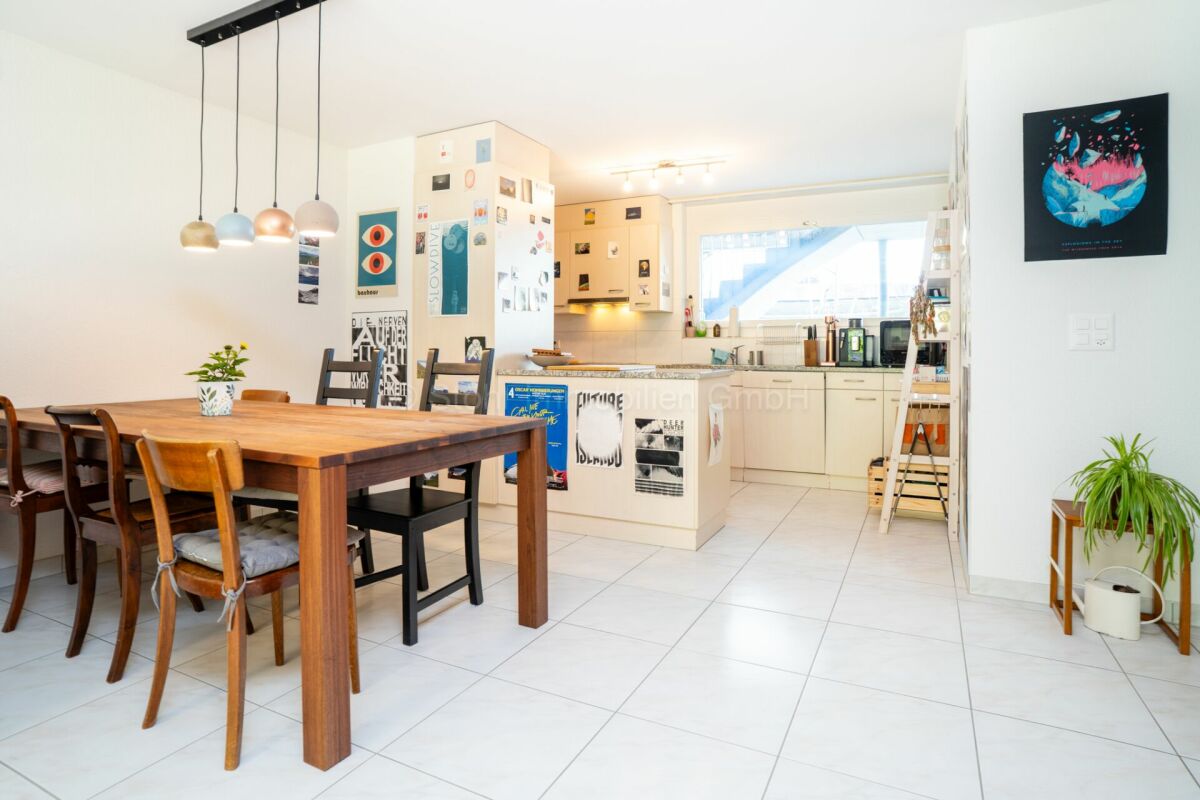 Gepflegte 2.5 Zimmer Wohnung mit grosszügigem Garten